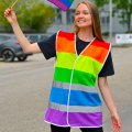 Gilet de visibilité publicitaire arc-en-ciel PRYOR porté