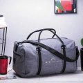 Sac de sport ou voyage publicitaire NYBERG sur un bureau