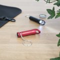 Porte-clés lampe personnalisé BOERNE sur une table