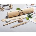 Trousse en bois à personnaliser et accessoires sur bureau