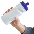 Gourde publicitaire MABETH 500 ml dans une main