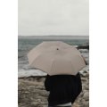 Parapluie pliant publicitaire WORTHAM grège porté