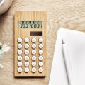 Calculatrice en bambou sur bureau