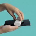Spray nettoyant et support smartphone WARD nettoyant un tel
