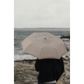 Parapluie pliant publicitaire WORTHAM grège en main