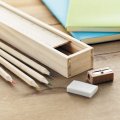 Set de crayons en bois publicitaire HOLLIDAY zoom sur composants