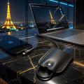 Câble de charge publicitaire LE SELLIER ETUI sur un bureau