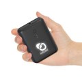 Batterie de secours personnalisée RAITO 10000 mAh en main