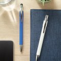 Stylo alu recyclé publicitaire JUDSON sur un bureau