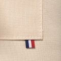 Zoom sur le drapeau français cousu sur le Tablier publicitaire SERJAC