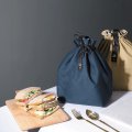 Sac déjeuner publicitaire GOODJOUR sur une table à manger