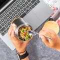 Mise en situation de la Lunch box publicitaire AVALON